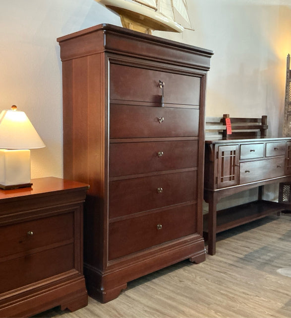 Thomasville Chest